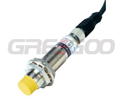 Inductive sensor LM18 straight connector type